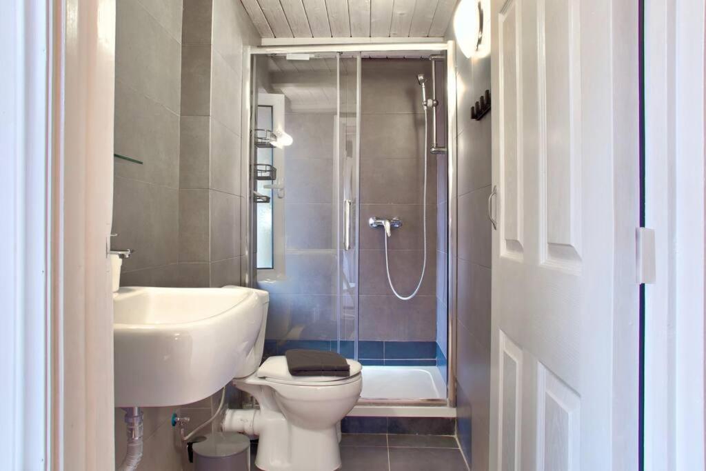Ella's Stunning Pad Apartament