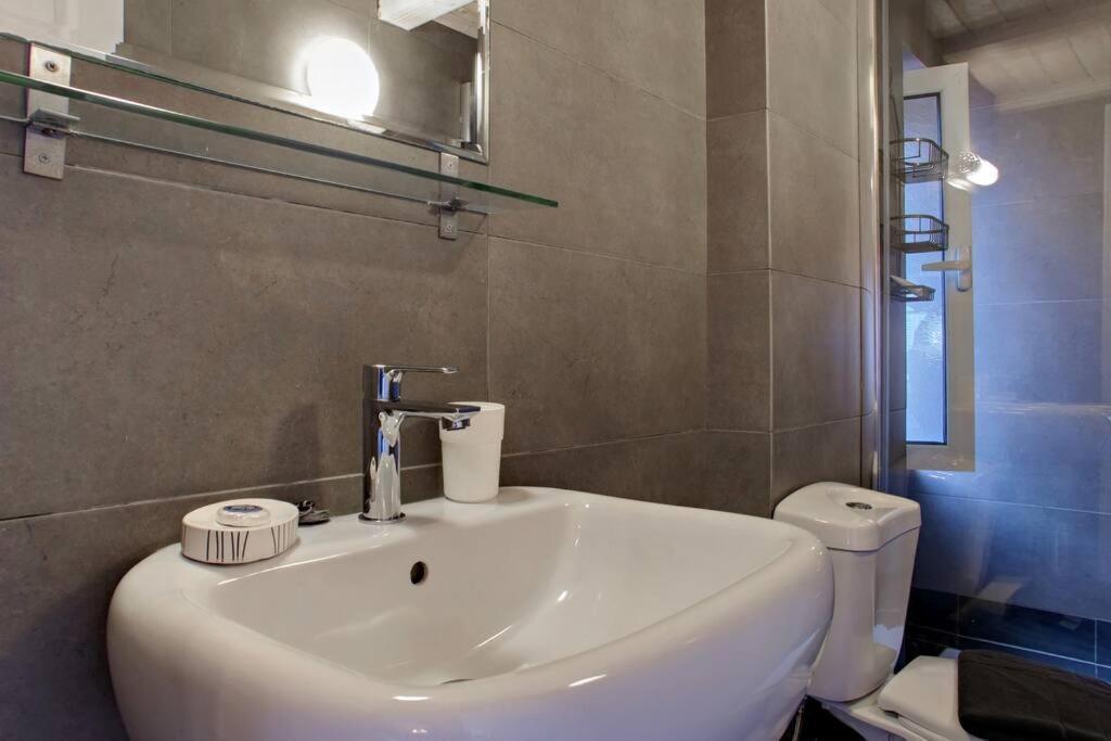 Ella's Stunning Pad Apartament *